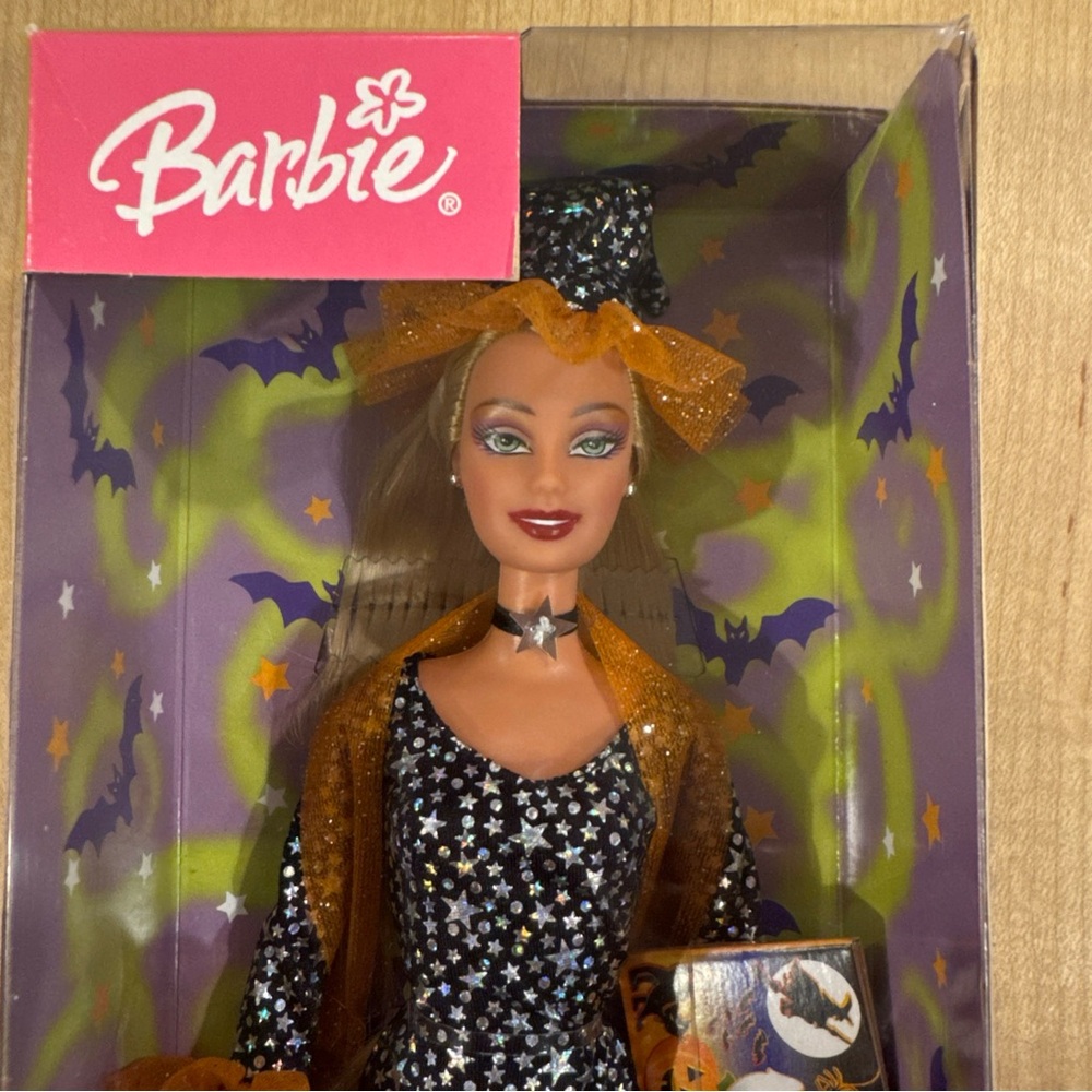 NRFB 2003 Halloween Enchantress Barbie. Stunning. - Picture 2 of 9